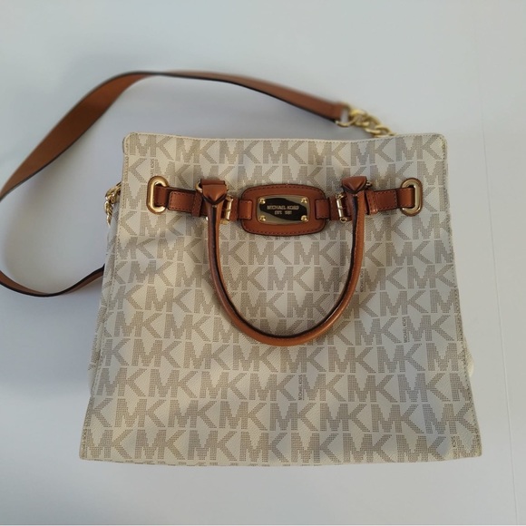 MICHAEL MICHAEL KORS
Large Vanilla Logo Printed Tote Bag - Picture 16 of 16